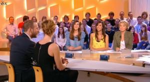 Elise Chassaing dans le Grand Journal De Canal Plus - 01/04/10 - 3