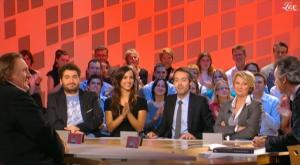 Elise Chassaing dans le Grand Journal De Canal Plus - 05/11/09 - 3