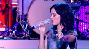 Katy Perry dans le Grand Journal De Canal Plus - 30/08/10 - 3
