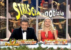 Michelle Hunziker, Prise Ratee et Striscia La Notizia dans Paperissima - 14/01/05 - 1