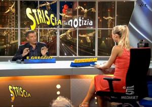 Michelle Hunziker dans Striscia La Notizia - 01/11/04 - 2