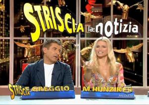 Michelle Hunziker dans Striscia La Notizia - 03/12/04 - 2