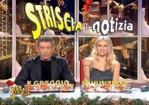 Michelle Hunziker dans Striscia La Notizia - 05/01/05 - 1