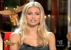 Michelle Hunziker dans Striscia La Notizia - 05/01/05 - 2