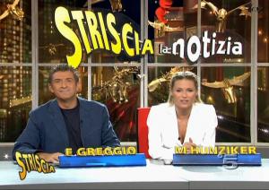 Michelle Hunziker dans Striscia La Notizia - 08/11/04 - 2