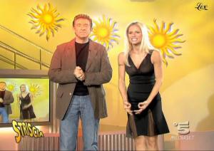 Michelle Hunziker dans Striscia La Notizia - 24/11/04 - 2