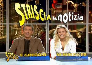 Michelle Hunziker dans Striscia La Notizia - 26/10/04 - 3