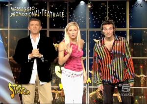 Michelle Hunziker dans Striscia La Notizia - 27/11/04 - 1