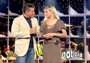 Michelle Hunziker dans Striscia La Notizia - 27/12/04 - 3