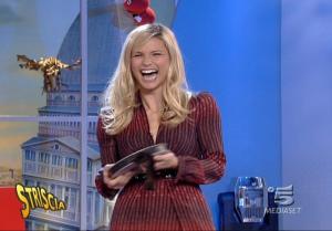 Michelle Hunziker dans Striscia La Notizia - 28/11/06 - 1