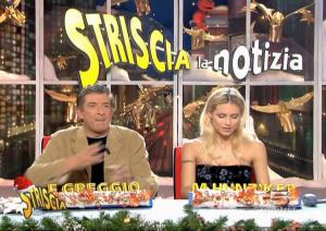 Michelle Hunziker dans Striscia La Notizia - 28/12/04 - 3