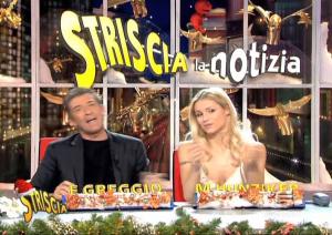 Michelle Hunziker dans Striscia La Notizia - 29/12/04 - 4