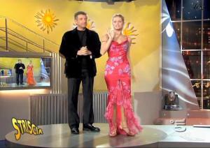 Michelle Hunziker dans Striscia La Notizia - 30/11/04 - 2