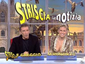 Michelle Hunziker dans Striscia la Notizia - 31/10/06 - 42