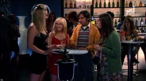Kaley Cuoco et Mélissa Rauch dans The Big Bang Theory - 25/08/18 - 01