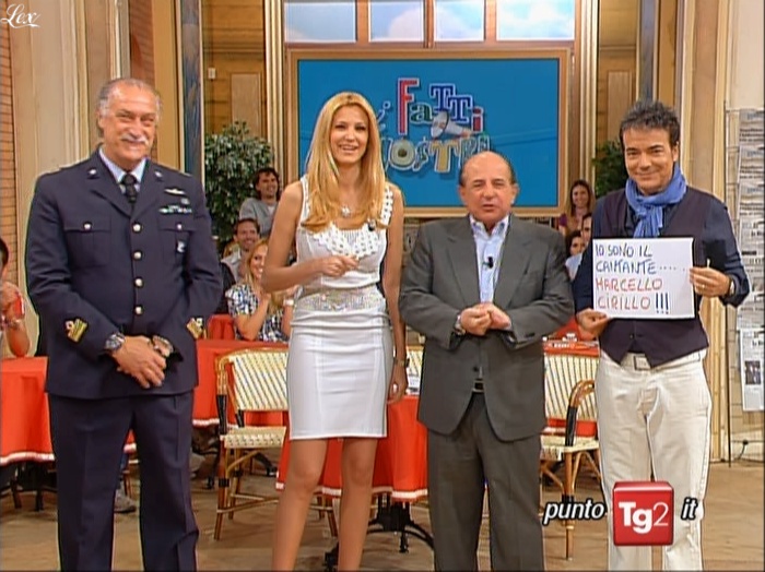 Adriana Volpe dans I Fatti Vostri. Diffusé à la télévision le 12/05/10.