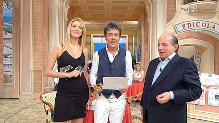 Adriana Volpe dans I Fatti Vostri. Diffusé à la télévision le 26/10/11.