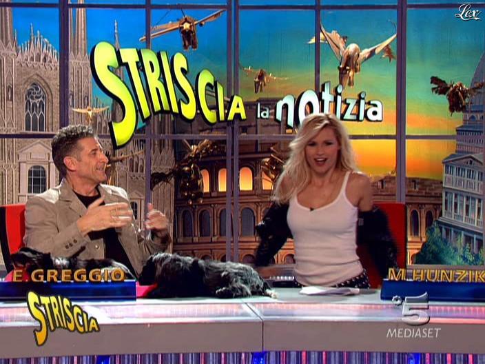 Michelle Hunziker dans Striscia la Notizia. Diffusé à la télévision le 27/02/09.