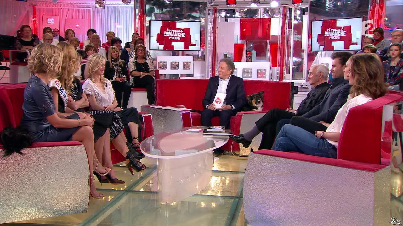 Sylvie Tellier et Camille Cerf dans Vivement Dimanche Prochain. Diffusé à la télévision le 03/05/15.