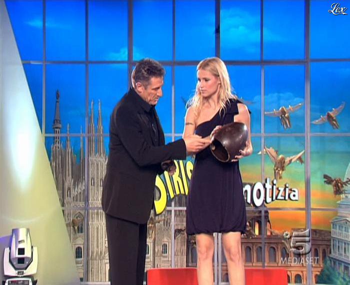 Michelle Hunziker dans Striscia la Notizia. Diffusé à la télévision le 21/03/09.