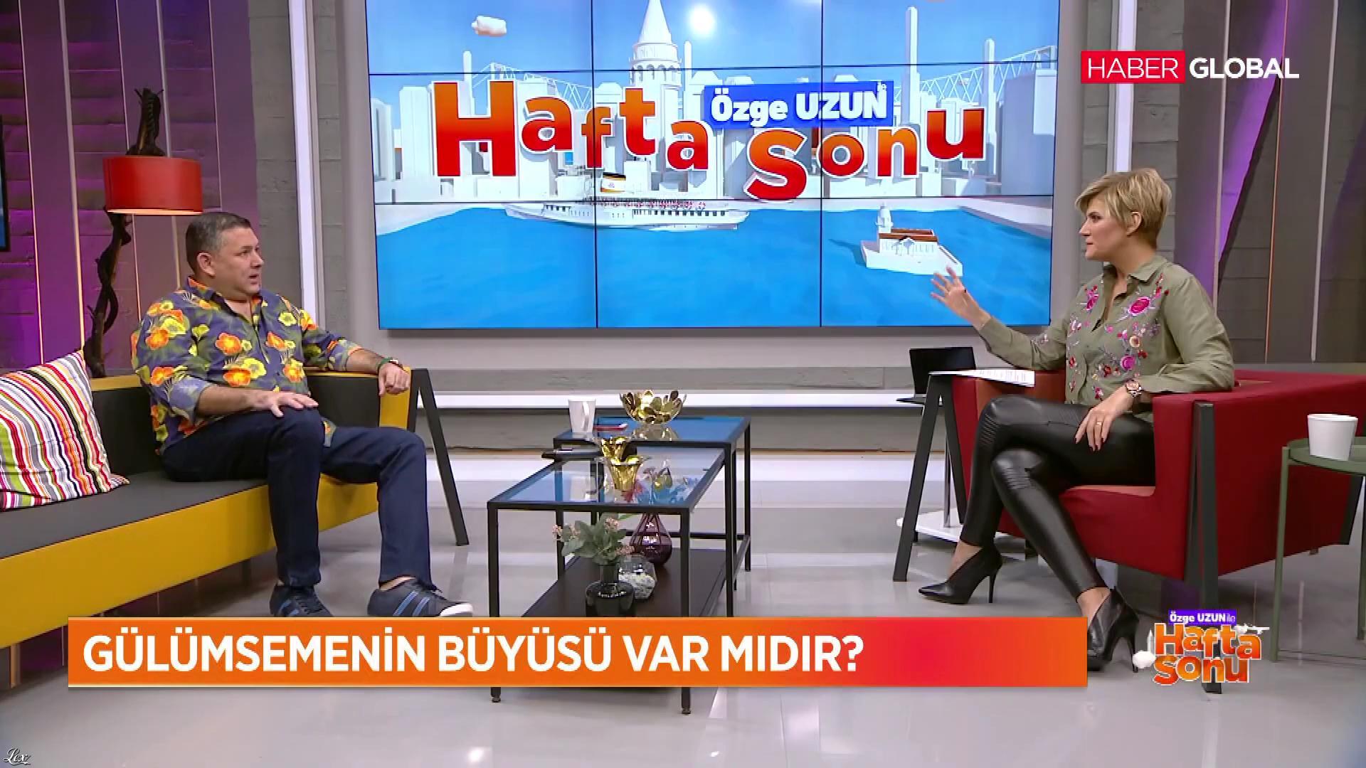 Ozge Uzun dans Ozge Uzun Ile Hafta Sonu. Diffusé à la télévision le 18/11/18.