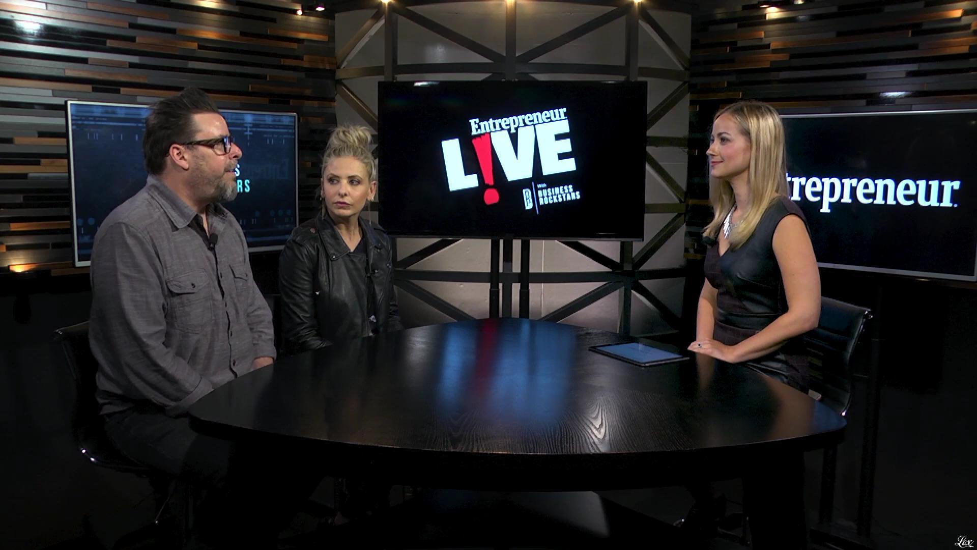 Sarah Michelle Gellar et Ashley Wehrley dans Entrepreneur Live. Diffusé à la télévision le 15/11/17.