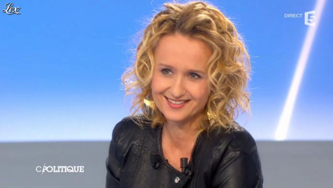 Caroline Roux dans C Politique. Diffusé à la télévision le 28/04/13.