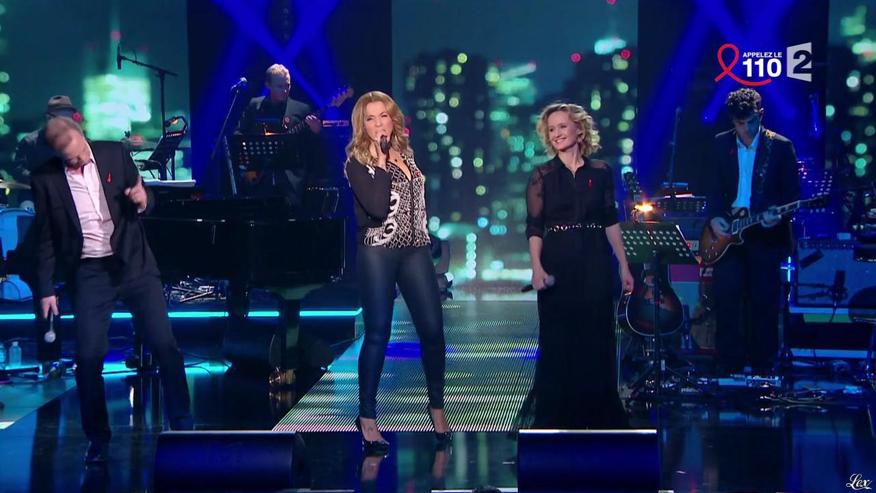 Caroline Roux et Chimène Badi dans la Télé Chante pour le Sidaction. Diffusé à la télévision le 28/03/15.