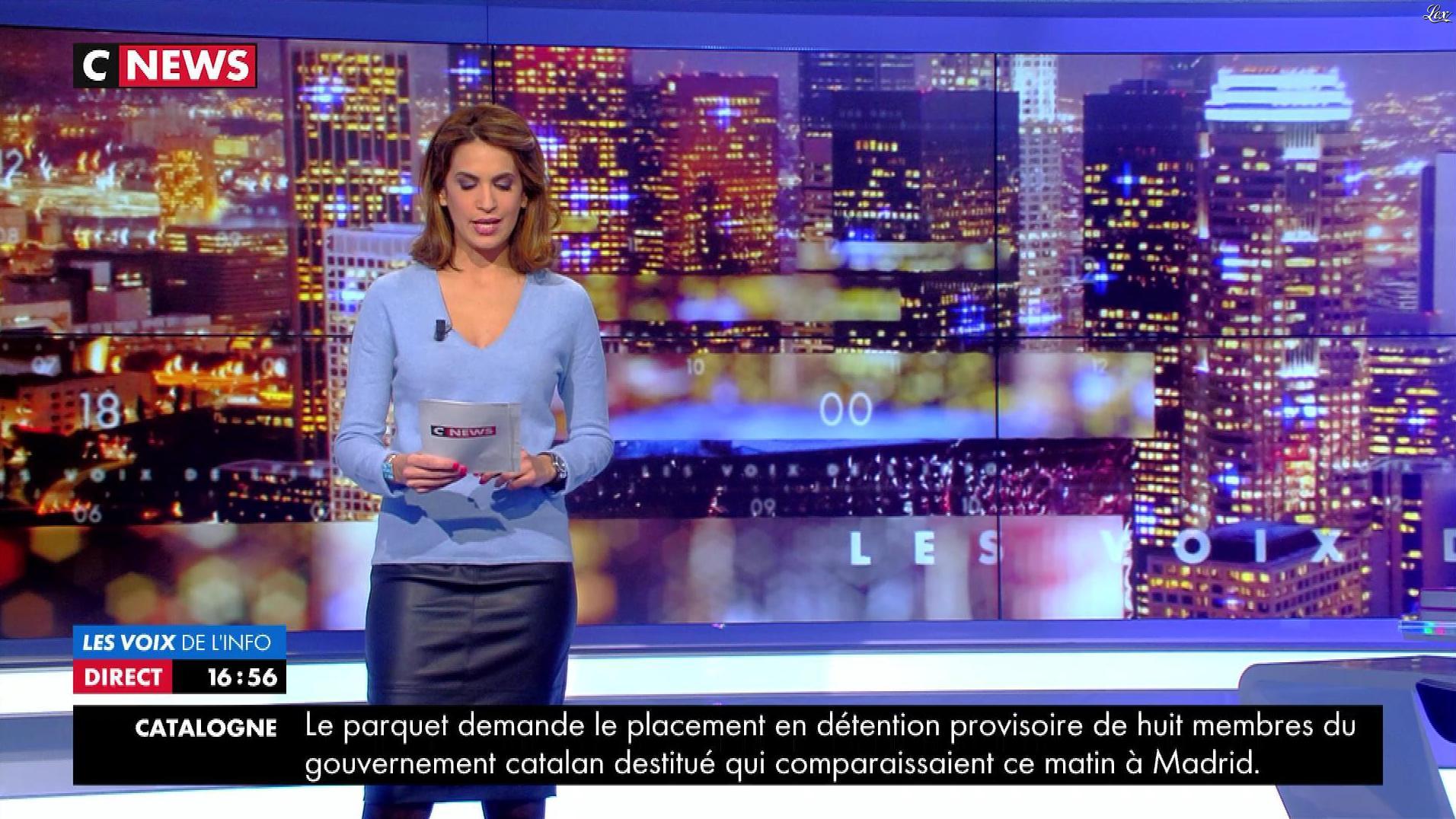 Sonia Mabrouk dans les Voix de l'Info. Diffusé à la télévision le 02/11/17.